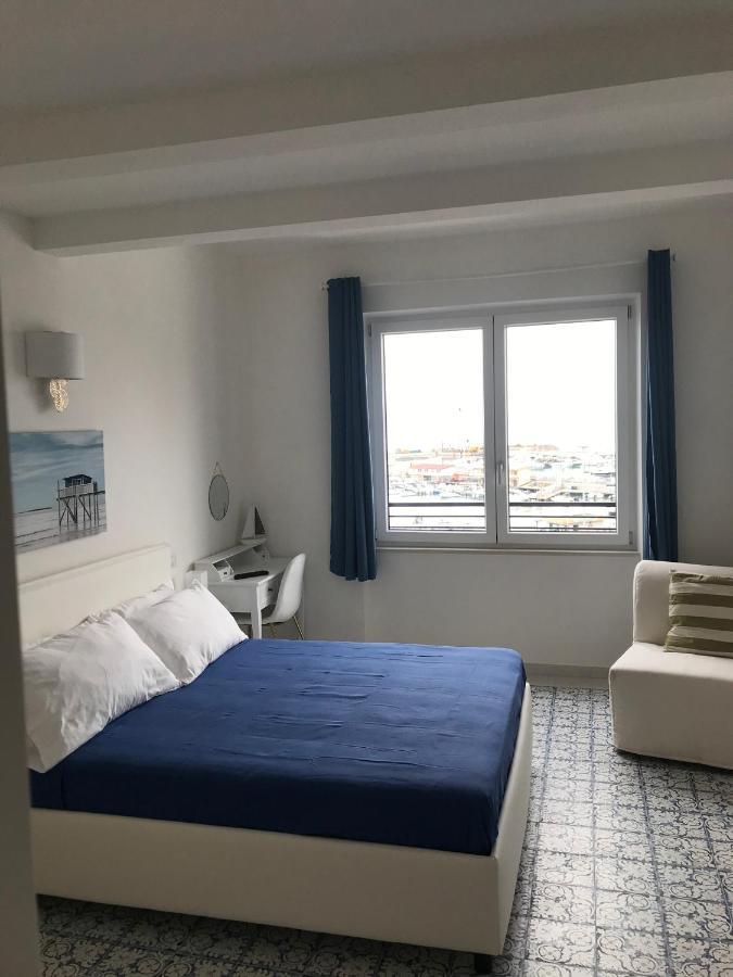 Sogno Rooms - Stanze private vista porto, nel cuore del Borgo Termoli Esterno foto
